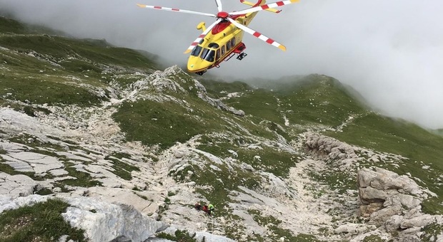 Disabile bloccato in montagna: soccorso con l'elicottero