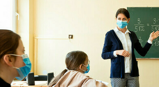 Pesaro, genitori in rivolta contro la mascherina obbligatoria in classe: «Dpcm Covid mal interpretato»