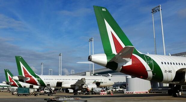 Alitalia, Sindacati: risorse esaurite, compagnia a rischio operatività