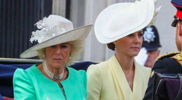 Kate e re Carlo operati, chi guida ora il Paese? «Il regno è nelle mani di Camilla, è lei la reggente»