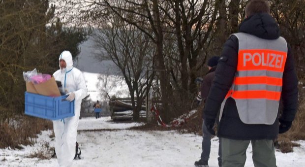 Germania choc, 6 ragazzi trovati morti in un giardino