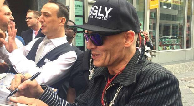 Johnny Depp sempre più magro: pallido e col volto scavato anche in Germania
