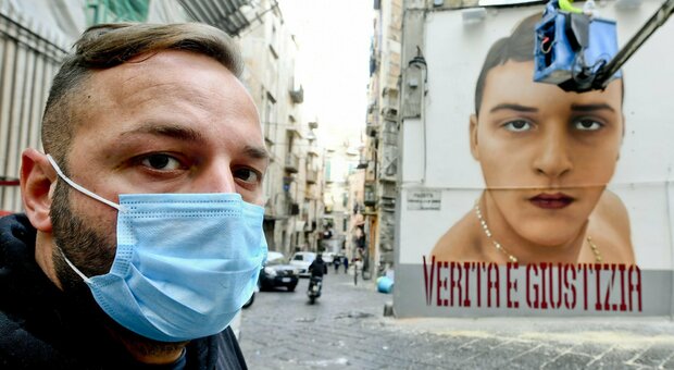 Napoli, murale ai Quartieri spagnoli per il baby rapinatore ucciso dai carabinieri. Il padre: sia da monito per altri ragazzi