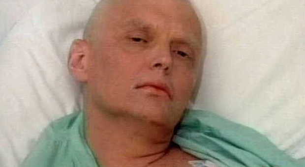 Alexander Litvinenko in ospedale in un fermo immagine del Tg1