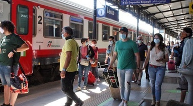 Norme anti-contagio ed esodo agostano: i treni per la Puglia sono sold out. Centinaia di biglietti annullati. Guardia alta sugli arrivi