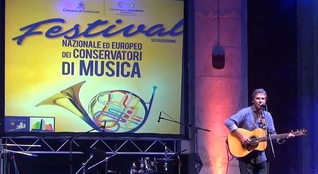 Frosinone, il cantautore Luca Barbarossa incanta al festival dei Conservatori