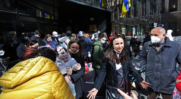 Ucraina, i profughi di Napoli alla Mostra d'Oltremare: tamponi e vaccini per i rifugiati