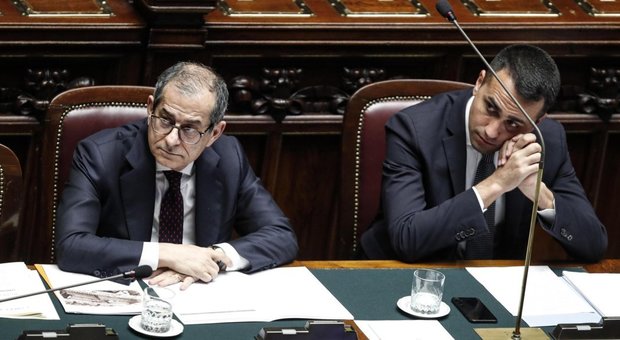 Iva, Tria: aumento confermato in attesa di alternative. Stop di Di Maio e Salvini