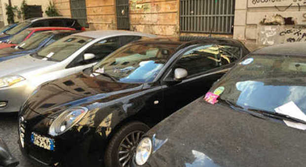 Napoli. Sosta vietata e parcheggiatori abusivi: 40mila euro di multa in una mattina