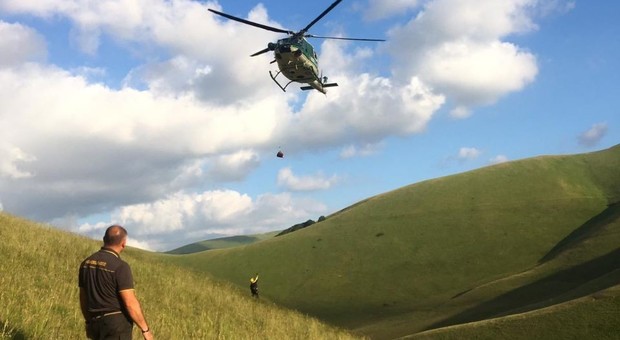 Castelluccio, si schianta col parapendio: soccorso in elicottero