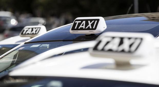 Beffa taxi, più auto ma rincari alle tariffe: in arrivo la stangata