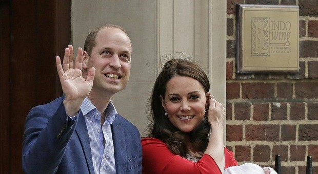 Kate Middleton e il principe William in profonda crisi, a corte si parla di divorzio: «Natale separati per volere della regina»