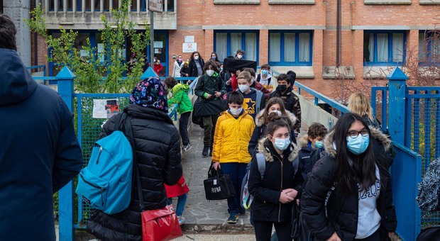 Roma, video choc e insulti a scuola: vertice dei presidi. «Decalogo per i prof»