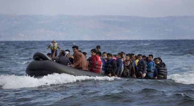 Migranti, nuovo naufragio al largo delle coste greche: 22 morti tra cui 4 bambini