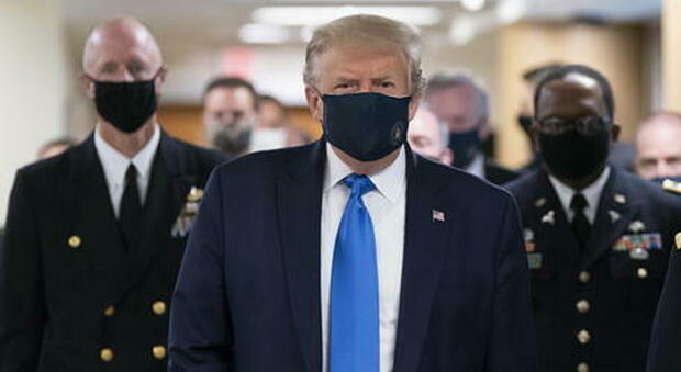 Coronavirus, Trump fa dietrofront: «I patrioti indossano la mascherina»
