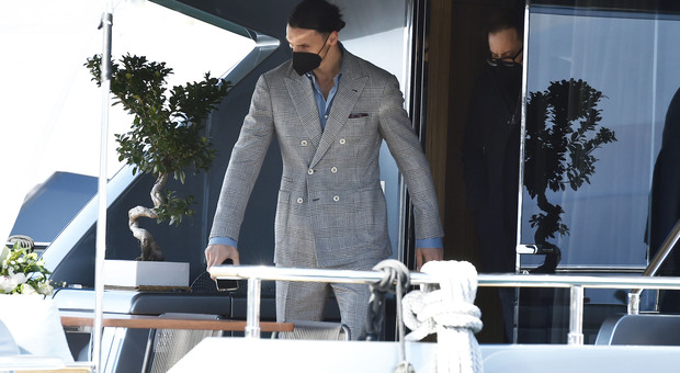 Ibrahimović a Sanremo vestito da Cucinelli, Paris ospite da Red Ronnie