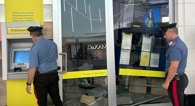L'ufficio postale dannegiato al centro commerciale di Collestrada