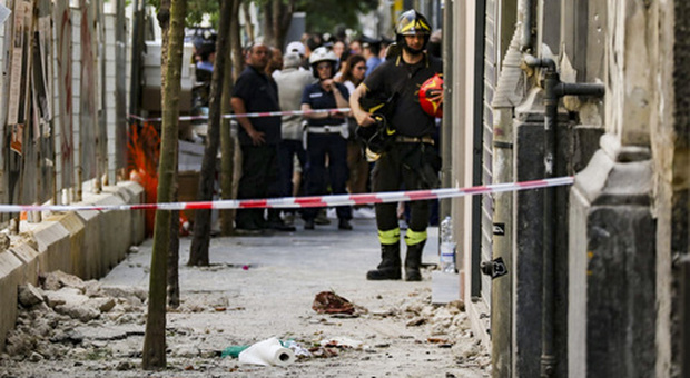 Dagli alberi ai palazzi, Napoli cade a pezzi: in un anno 1.800 ordinanze di pericolo