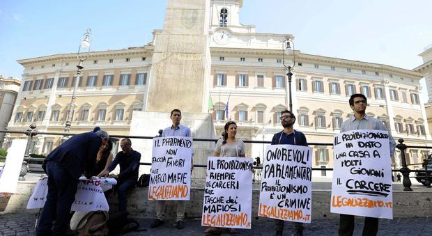Sit-in dei radicali a Montecitorio