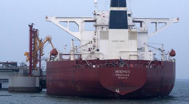 Camerun, attacco a petroliera Greca: rapiti otto marinai