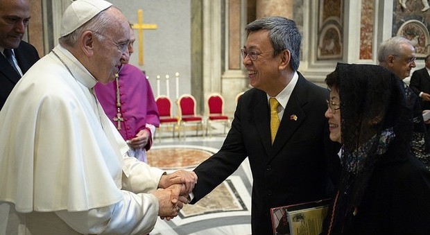 Il Vaticano fa sparire le foto del vice presidente di Taiwan: troppo indigeste per la Cina