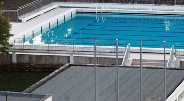 La piscina comunale di via Theseider resterà chiusa in estate