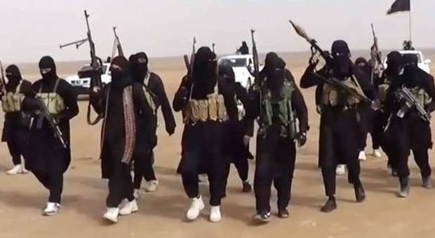 Isis, decapitati e crocifissi 12 miliziani libici impegnati nella difesa di Sirte