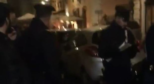 Droga, i carabinieri fermano per un controllo i rapper Pretty Solero e Ugo Borghetti: sequestrata cocaina