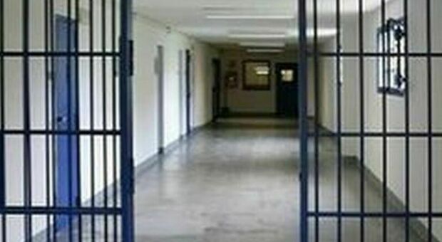 Suicidio nel carcere di Arienzo: detenuto si toglie la vita a 50 anni