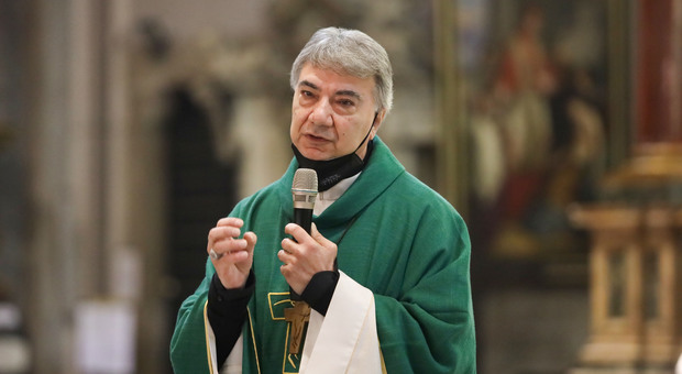 Napoli, l'arcivescovo Battaglia ai fedeli: «Coraggio! Contro ogni incertezza»