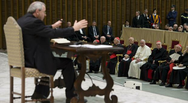 Vaticano, il cardinale Ladaria sarà il convitato di pietra al Sinodo per il brutto caso Rupnik