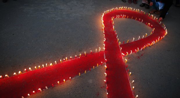 Aids, 6000 italiani hanno il virus e non lo sanno: sono soprattutto uomini. Donne, attente al partner