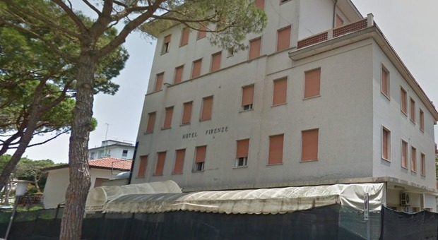 Ex hotel Firenze rifugio di sbandati, il Comune firma la "messa in sicurezza"