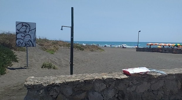 Fiumicino, trovato cadavere sulla spiaggia: l'uomo potrebbe essere annegato