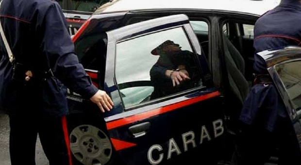 Visita dei falsi medici per la pensione, ottantenne sventa la truffa e chiama i carabinieri