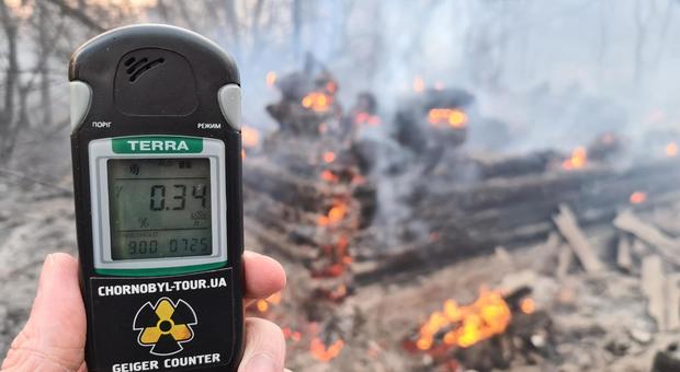 Incendio intorno a Chernobyl: «Radioattività a livelli altissimi». Ma per le autorità non c'è pericolo