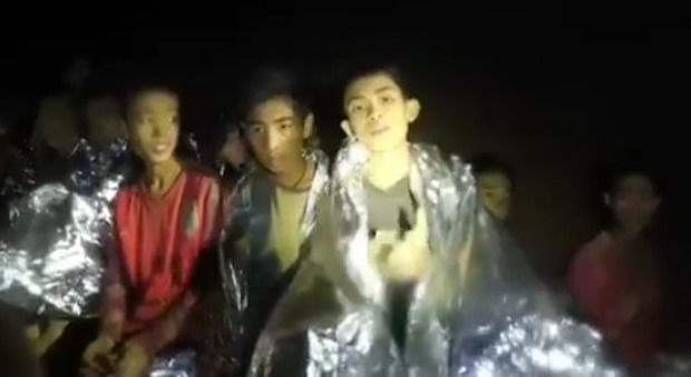 Thailandia, ecco i volti dei 12 ragazzi chiusi nella grotta da dieci giorni