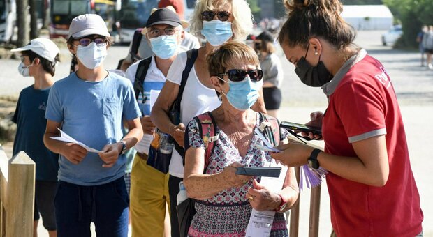 Covid, boom di casi in Europa: Francia 96% di contagi tra non vaccinati, Gb +60% morti in 7 giorni