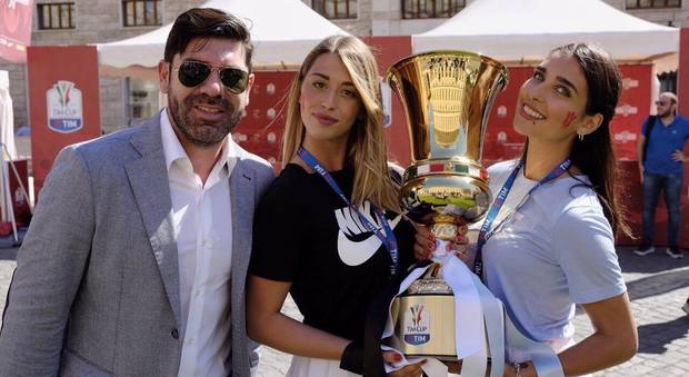 Tim Cup, esposto il trofeo al centro di Roma: c'è Marcelo Salas