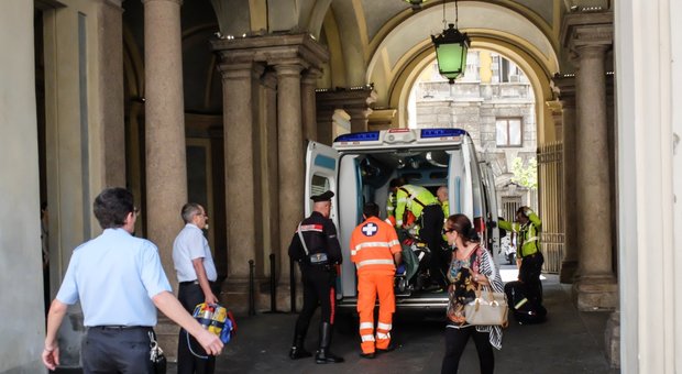 Milano, operaio muore cadendo da una scala a Palazzo Reale: stava allestendo una mostra