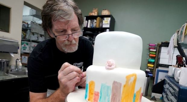 Usa, si rifiutò di preparare torta per nozze gay: Corte Suprema dà ragione al pasticciere