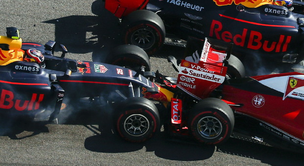 Tutta la rabbia di Vettel: «Io fuori gara senza avere neanche una colpa»