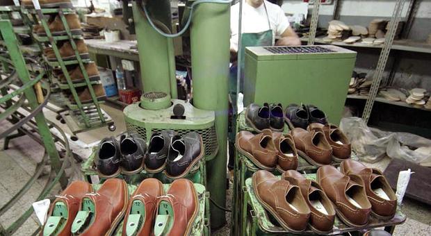 Lavoro nero in un calzaturificio nel Napoletano, denunciata la titolare