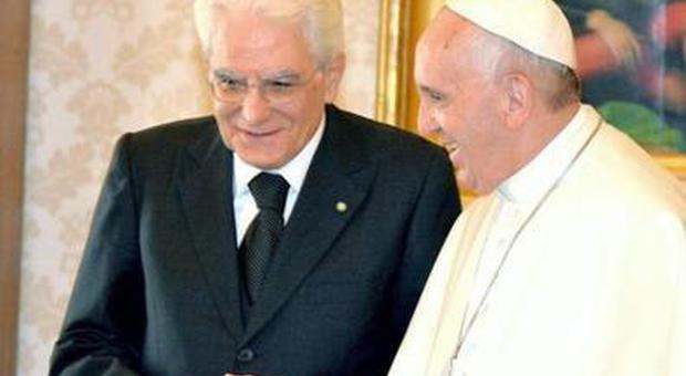Bergoglio e Mattarella: impegno per i migranti E la Lega attacca il Papa