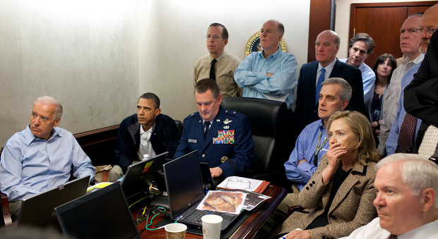 Obama, Biden, Hillary Clinton e i vertici militari Usa assistono in diretta all'uccisione di Bin Laden dalla situation room della Casa Bianca