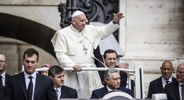 Il Papa invitato a visitare Corinaldo La lettera consegnata a Bergoglio