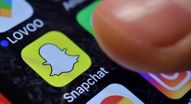 Facebook, fuga dei giovani: i ragazzi preferiscono Snapchat