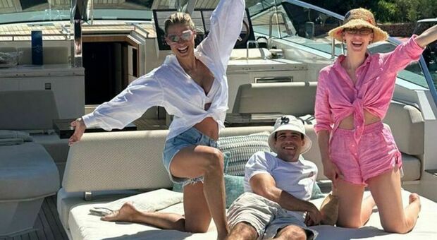 Michelle Hunziker in yacht con Aurora Ramazzotti e Goffredo Cerza: «In paradiso con la famiglia»