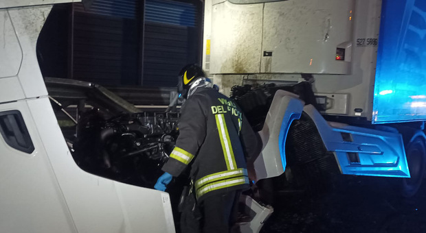 Tamponamento fra Tir in Tangenziale a Bologna, morto il camionista di Urbino rimasto gravemente ferito