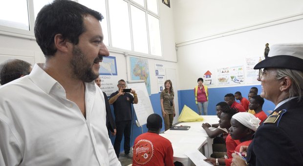 Migranti, la Tunisia convoca l'ambasciatore italiano: «Profondo stupore per le parole di Salvini»